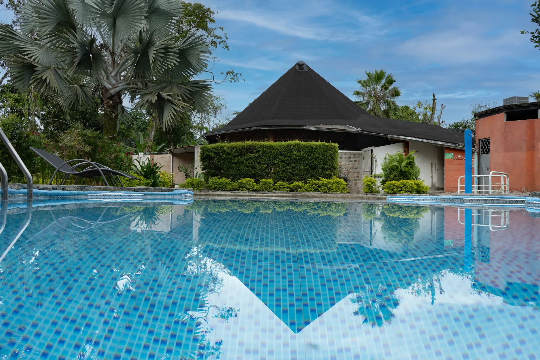 Piscina terra luna